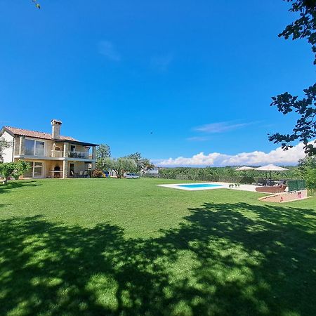 Apartments Villa Sotlar With Pool อูมัค ภายนอก รูปภาพ