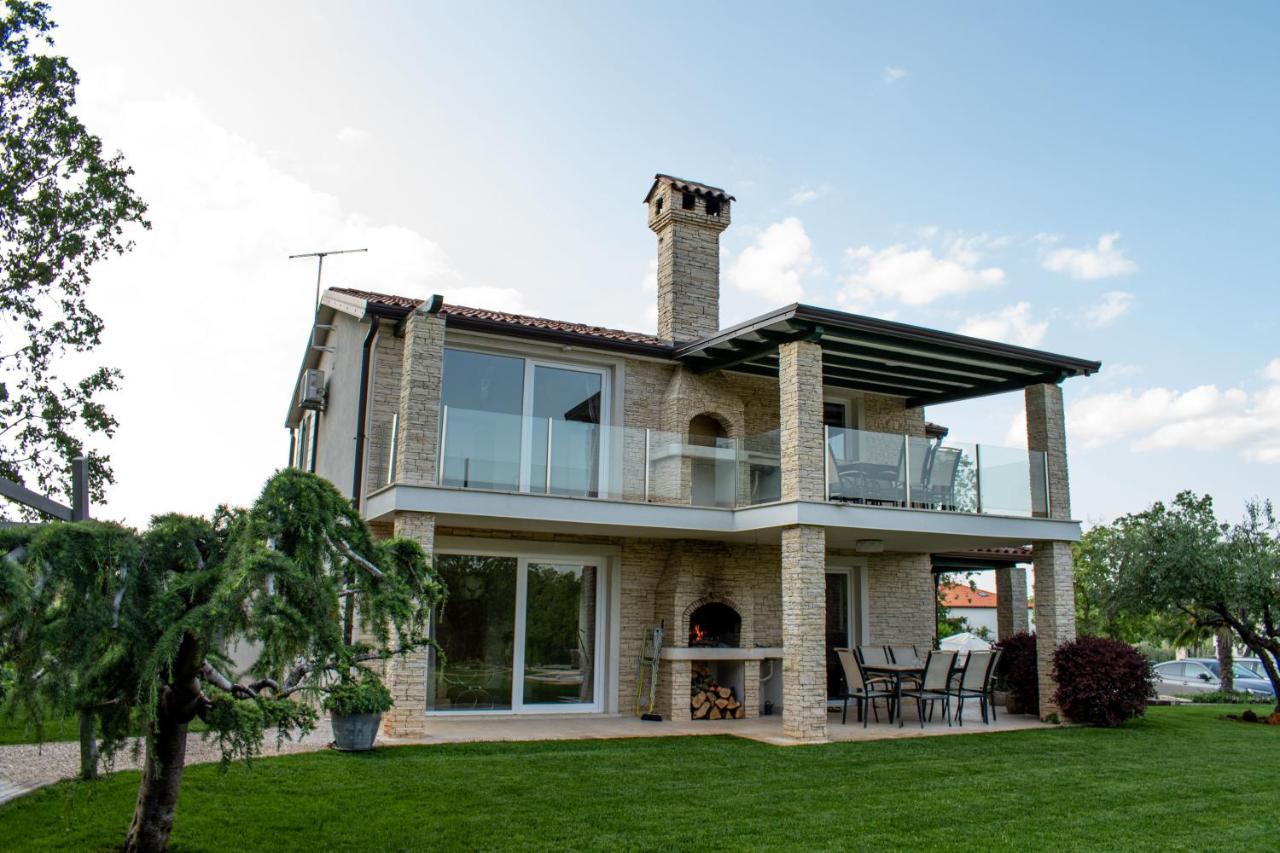 Apartments Villa Sotlar With Pool อูมัค ภายนอก รูปภาพ