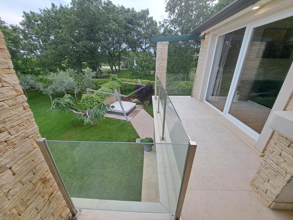 Apartments Villa Sotlar With Pool อูมัค ภายนอก รูปภาพ