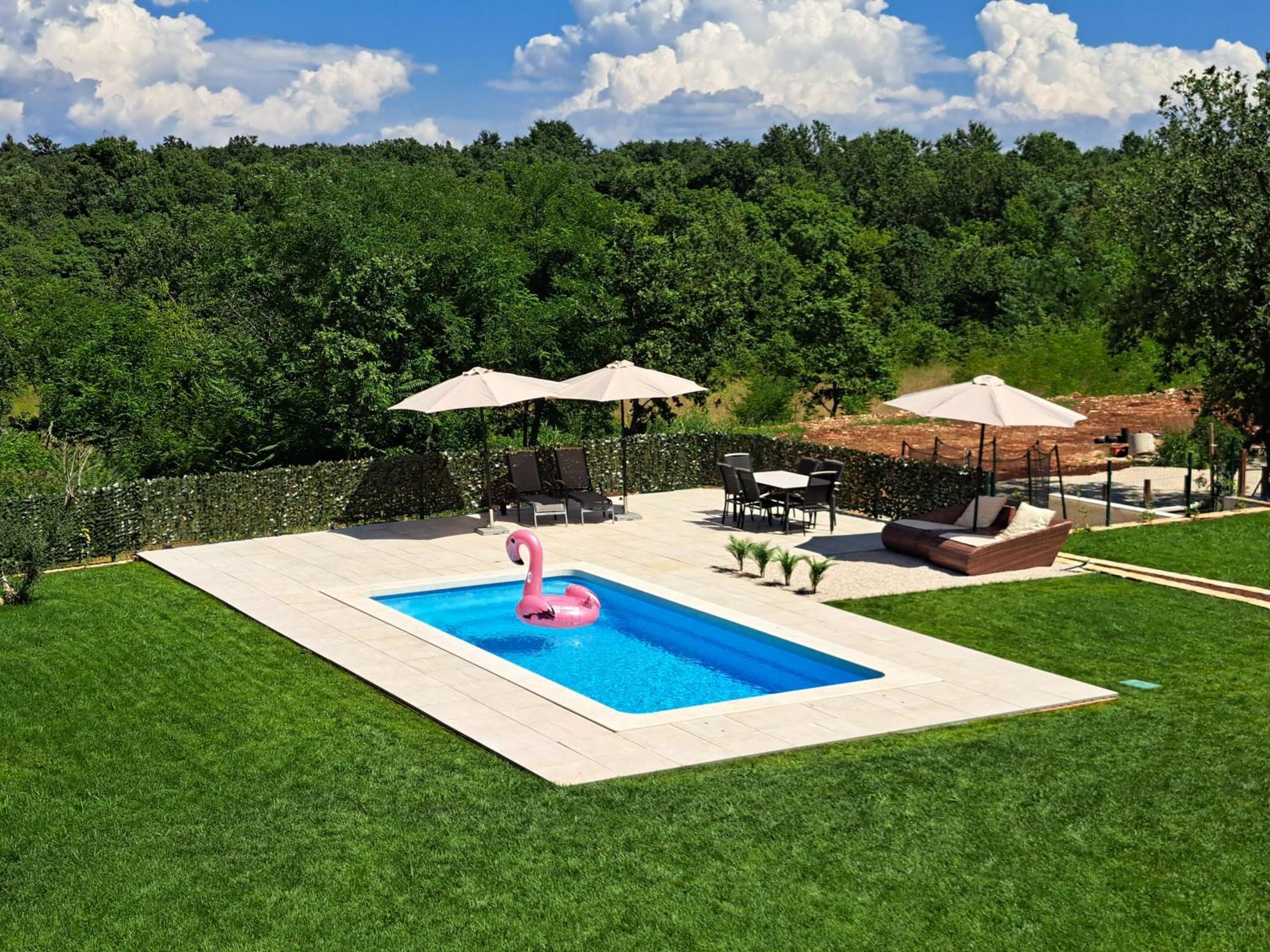 Apartments Villa Sotlar With Pool อูมัค ภายนอก รูปภาพ